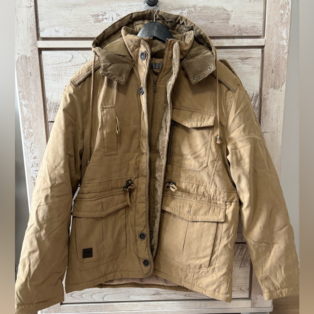 NWOT 
Men’s hooded heavyweight jacket
